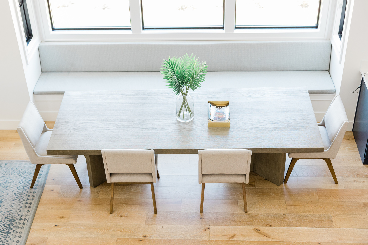 Minimalist Dining Room Design